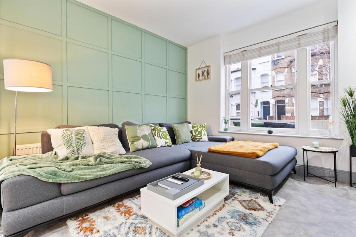 Cozy And Quiet 2 Minutes Walk From Main Street Flat W Garden Londra